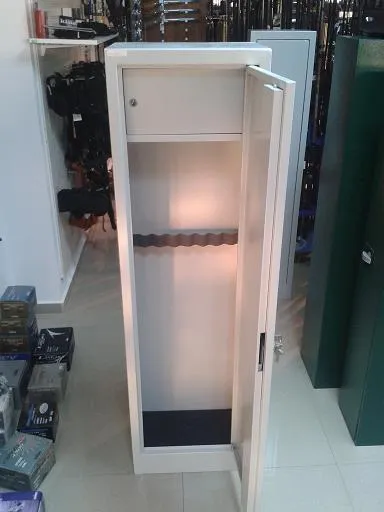 DULAP PENTRU 7 ARME CU RASTEL