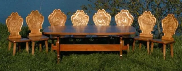 Masă 1800 x 850 x 780 cm cu 6 scaune gravate având motive - vânătoreşti