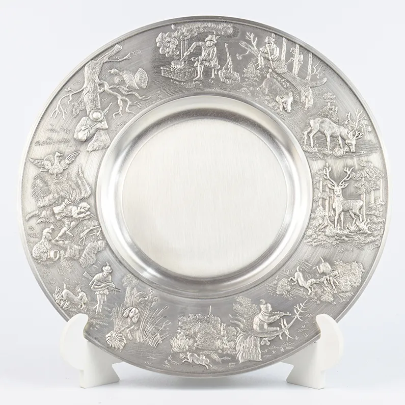 Farfurie de perete din zinc cu motive vanatoresti | 24cm | Artina