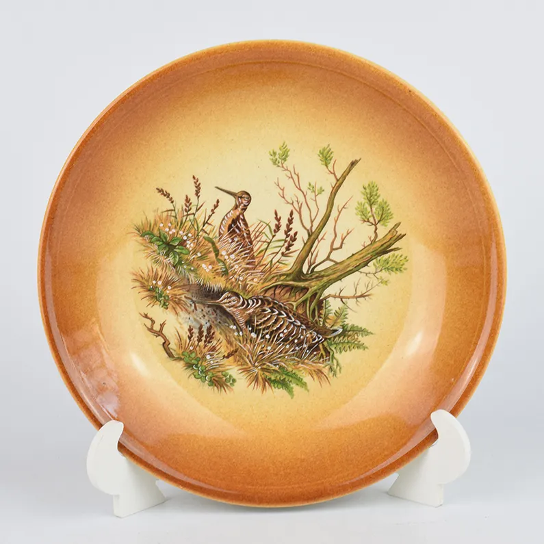 Farfurie ceramic cu motive vanatoresti, 21.5 cm.