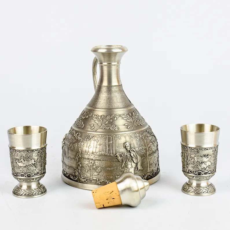 Set de 2 pahare si carafa din zinc cu motive vanatoresti | Artina