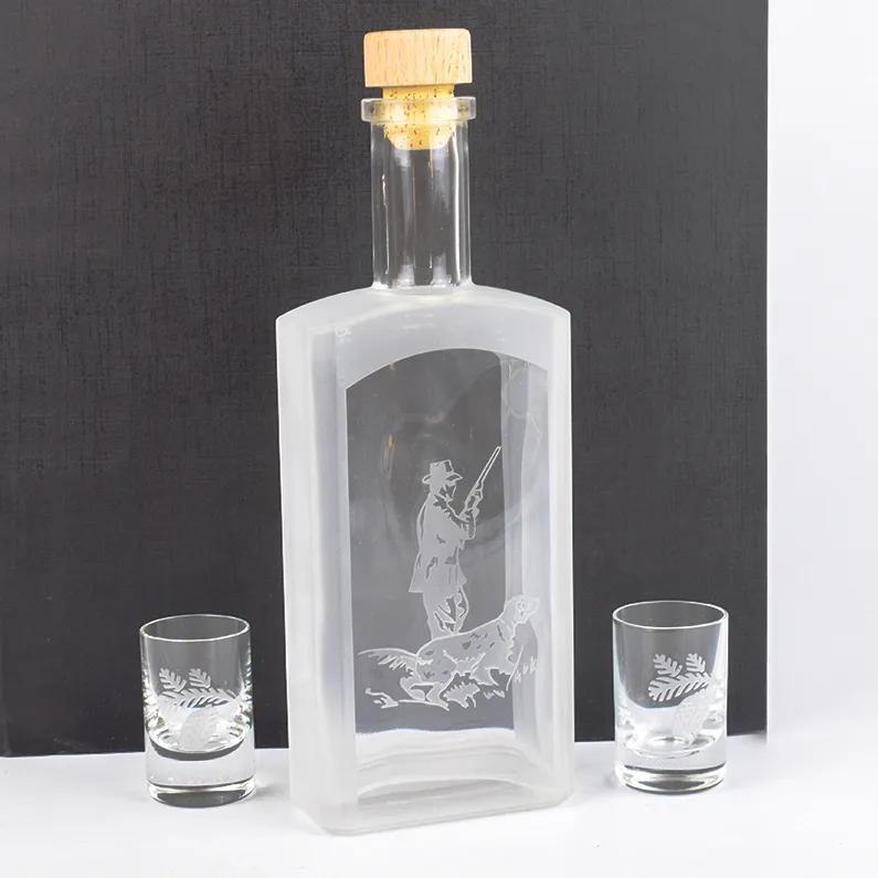 Set 2 pahare din sticlă gravat ptr. țuică cu motive vanatoresti | 500 ml. / 35 ml.